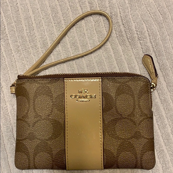Coach Handbags - Coach wristlet